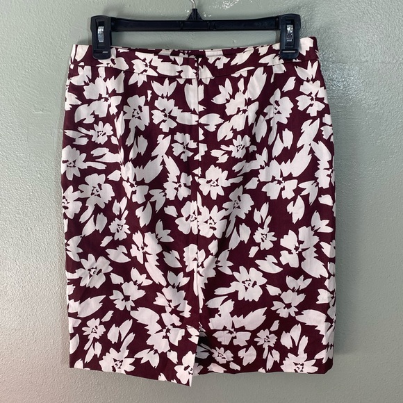 High Waisted Floral Skirt - Picture 2 of 2